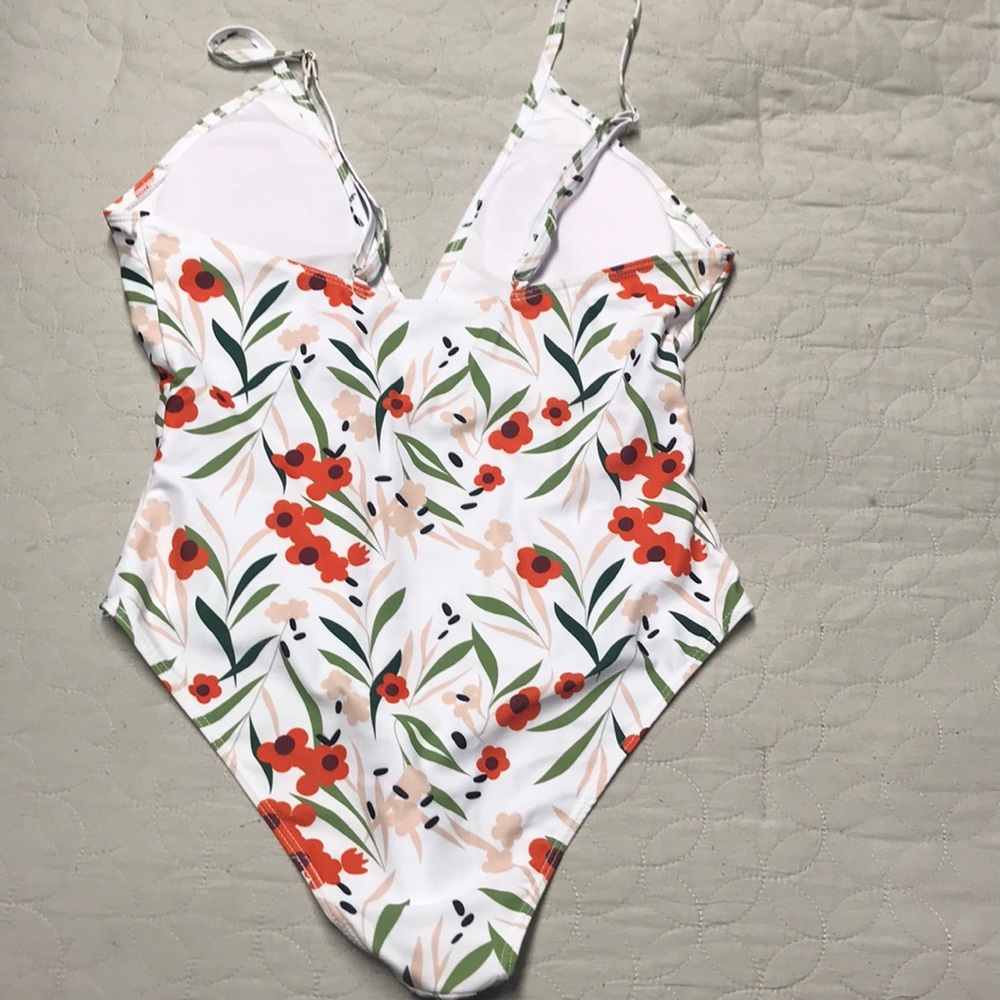 Bathing suit. - Picture 2 of 4
